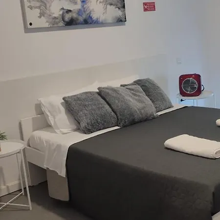 Hotel Porta 80 House